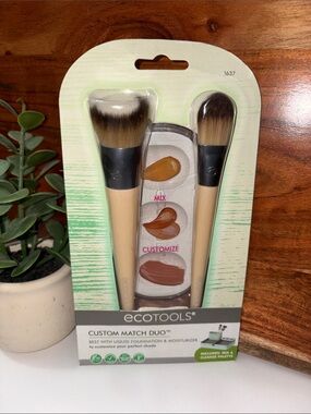 NEW ecotools Custom Match duo Foundation Moisturizer Brush Set with mix palette